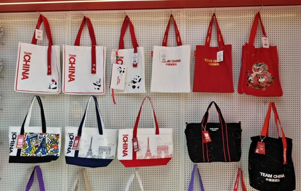 湖北首家國家隊(duì)特許零售店開業(yè)，奧運(yùn)冠軍同款文具線下可購